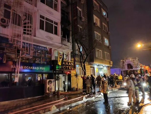 istanbul-fatihte-5-katli-otelde-yangin-can-pazari-yasandi-1641162487426.jpeg İstanbul Fatih’te 5 katlı otelde yangın! Can pazarı yaşandı-1
