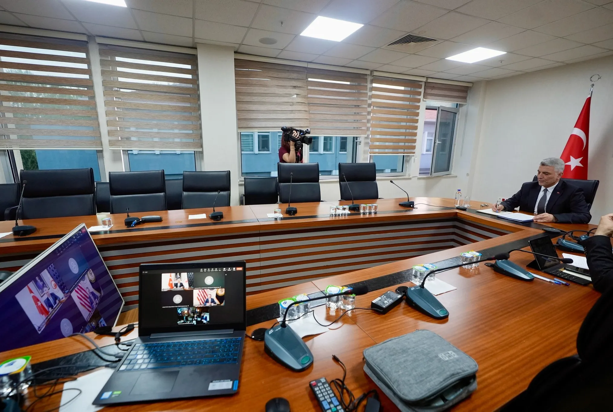 Bakan Bolat  ABD’li mevkidaşı ile çevrimiçi görüştü