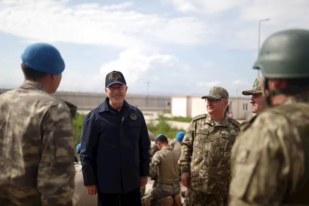 Milli Savunma Bakanı Hulusi Akar açıkladı: "Deprem sonrası 60 bin civarında Suriyeli gönüllü olarak ülkesine döndü"-3