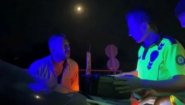 bursa-inegolde-alkollu-surucu-piskinligi-savunmasi-pes-dedirtti-ben-bu-arabayi-diyarbakira-kadar-gotururum-1693459172171.jpeg Bursa İnegöl'de alkollü sürücü pişkinliği! Savunması 'pes' dedirtti: Ben bu arabayı Diyarbakır'a kadar götürürüm-3