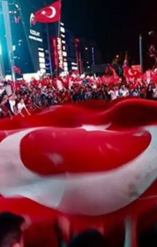 En anlamlı 15 Temmuz mesajları! 15 Temmuz Demokrasi ve Milli Birlik Günü şiirleri!