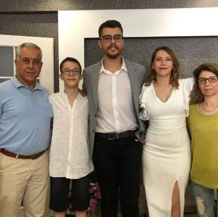 evlenmek-icin-verdigi-kandan-kanser-oldugu-ortaya-cikmisti-kardesinden-nakil-yapildi-ancak-cabalar-yetmedi-bar-1705706351143.jpeg Evlenmek için verdiği kandan kanser olduğu ortaya çıkmıştı! Kardeşinden nakil yapıldı ancak çabalar yetmedi: Barış'tan acı haber-2