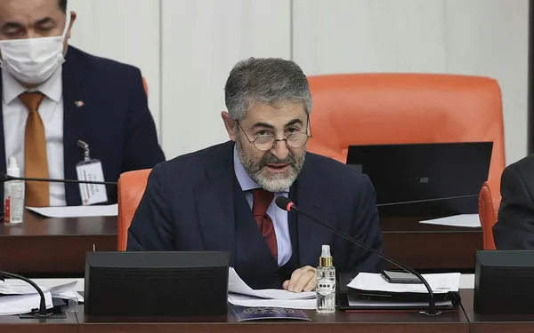 bakan-nureddin-nebatiden-doviz-kurlariyla-ilgili-flas-aciklama-icerideki-hainleri-biliyoruz-diyerek-duyurdu-spekulatorleri-tespit-ettik-1640244886387.jpg Bakan Nureddin Nebati'den döviz kurlarıyla ilgili flaş açıklama! "İçerideki hainleri biliyoruz" diyerek duyurdu: Spekülatörleri tespit ettik-4