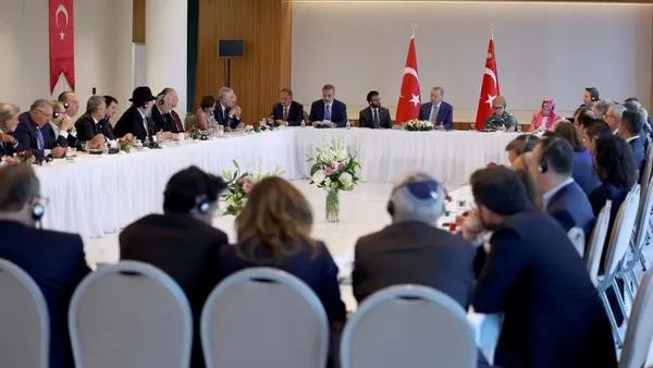 baskan-erdogan-amerikan-yahudi-toplumu-cati-kuruluslari-temsilcileri-ile-bir-araya-geldi-1695243959403.jpeg