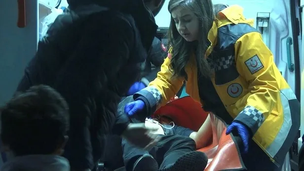 Son dakika: Beyoğlu'nda gece yarısı silahlı saldırı! 2 kişi ağır yaralandı-6