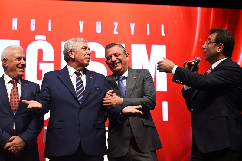 chpde-bas-benim-kavgasi-buyuyor-adayligim-devam-ediyor-resti-imamoglunun-ozel-rahatsizligi-ve-mansur-yavasin-h-1768211755086.jpeg CHP'de "baş benim" kavgası büyüyor! "Adaylığım devam ediyor" resti: İmamoğlu'nun "Özel" rahatsızlığı ve Mansur Yavaş'ın hazırlığı-5