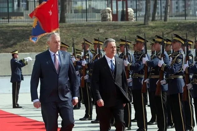 Bakan Akar'dan Kosova'da FETÖ mesajı