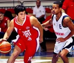 Fenerbahçe TOFAŞ’a çarptı