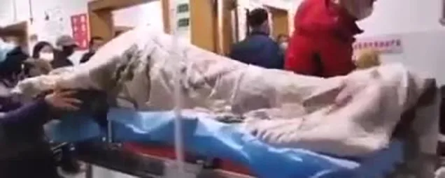 Korona virüsünde kriz anı kamerada! İşte korkutucu o anlar
