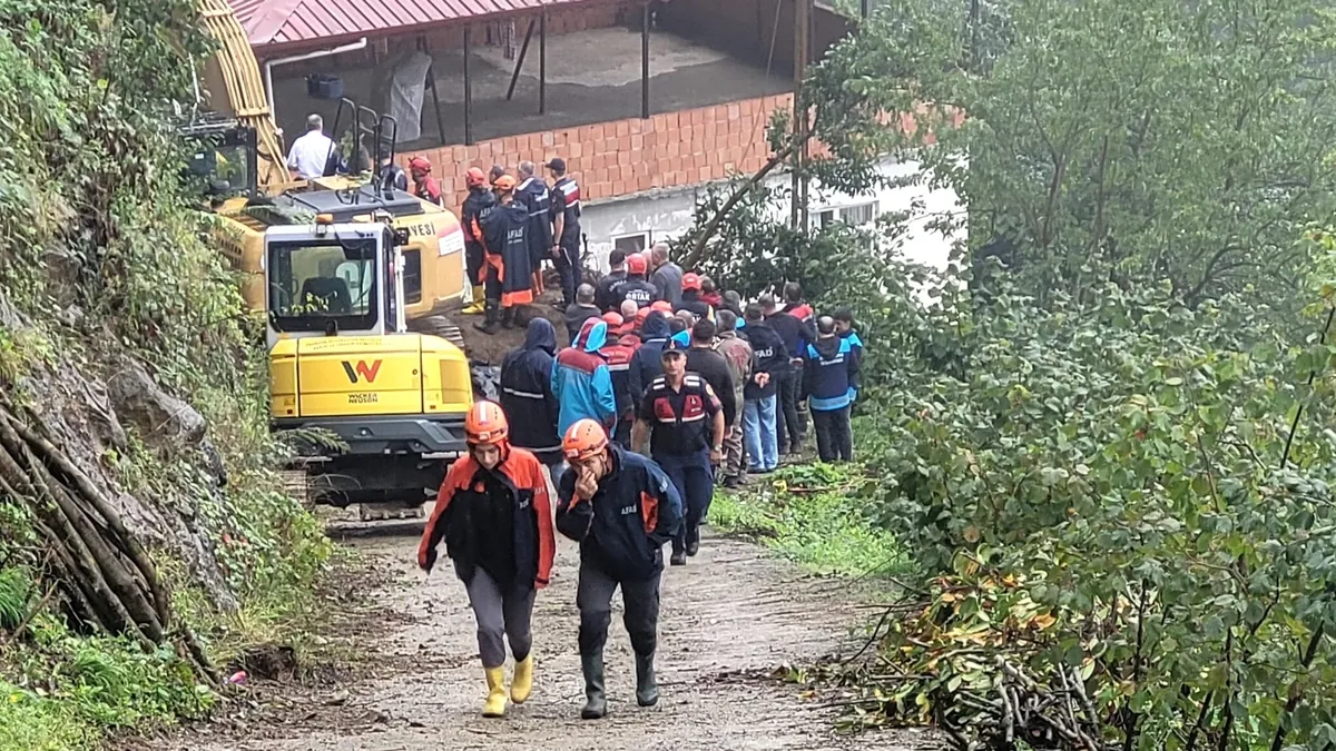 Trabzon'da heyelan faciası! Toprak altında kalan kişi hayatını kaybetti