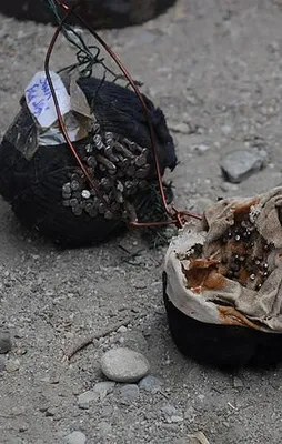 Şüpheli paketten 'büyü' malzemeleri çıktı