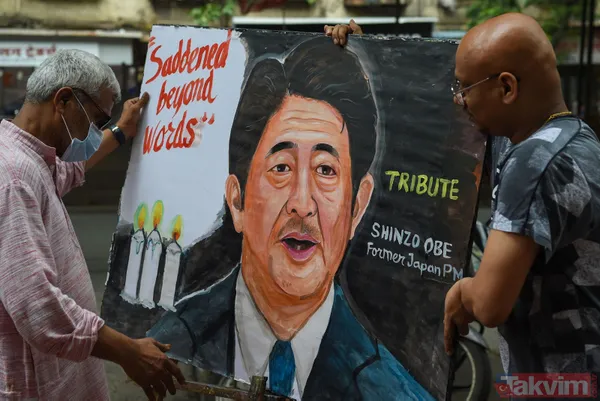 Japonya şokta! Eski Başbakan Shinzo Abe'nin ölümü ülkeyi yasa boğdu! Vurulduğu yerde dua ettiler - 6
