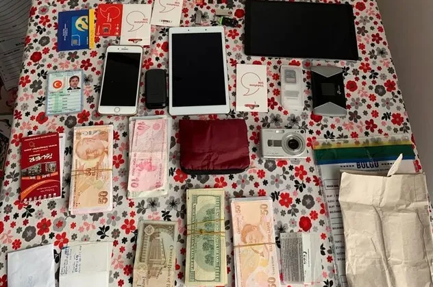 Son dakika: FETÖ’nün İzmir'deki gaybubet eviden deste deste para çıktı!