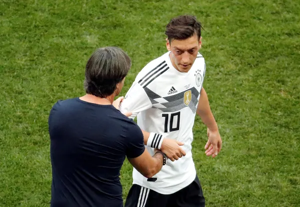 Almanya'da Meksika karşısında alınan mağlubiyetin faturası Mesut Özil'e kesildi-4