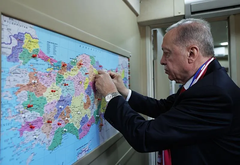 Başkan Erdoğan'dan CHP ve DEM'e gönderme: Talimat Kandil'den uygulama İstanbul ve Ankara'da! | Emeklilere mesaj | TOKAT MİTİNGİ-6