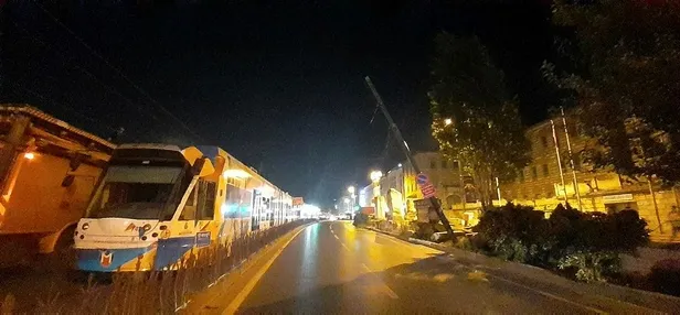 beyazit-laleli-duraklari-arasinda-tramvay-seferleri-durdu-1602796523623.jpeg