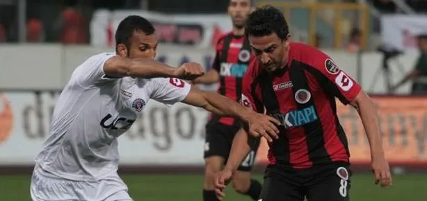 Gençler ile Paşa birbirini yedi!