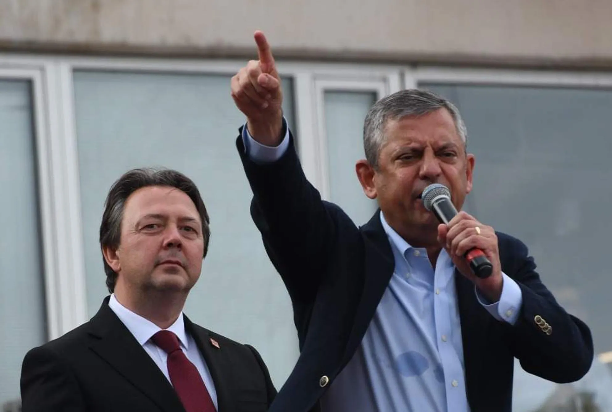 Özel cephesinde çözülme başladı