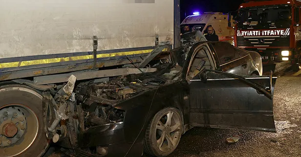 Kuzey Marmara Otoyolu'nda korkunç kaza! Aşırı süratli araç TIR'a arkadan çarptı: 2 ağır yaralı