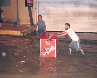 İzmiri sel götürdü! CHPli Tunç Soyer Tarkan konserinde eğlendi