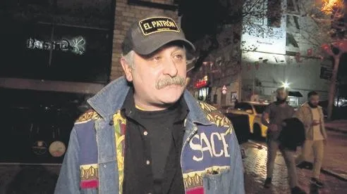 burak-torer-eski-sevgilisi-gulben-ergeni-sahnenin-en-onunden-izledi-saklambac-haberleri-1671311314722.jpeg Burak Törer eski sevgilisi Gülben Ergen’i sahnenin en önünden izledi | Saklambaç haberleri-7