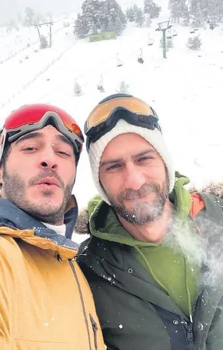 Didem Soydan'dan ayrılan Burak Deniz yeni aşka yelken açtı! Deniz İrem'le Bolu'da kar tatili