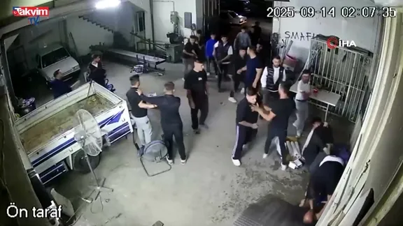 Mahallede silahlı–sopalı meydan kavgası: İşte o anlar!