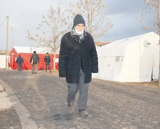 Elazığda mucize! 3 yıldır felçli olan Kenan Gül depremden sonra yürümeye başladı