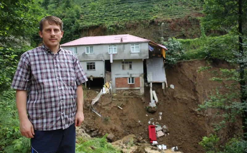 Rize'de 1 ev çöktü, 22 ev boşaltıldı, mahsur kalanlar kurtarıldı - 10
