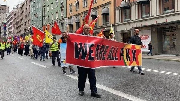 goteborgda-pkkpydypg-propagandasi-isvecin-ankara-buyukelciligi-gecici-maslahatguzari-disisleri-bakanligina-cag-1658588725226.jpeg Göteborg'da PKK/PYD/YPG propagandası! İsveç'in Ankara Büyükelçiliği Geçici Maslahatgüzarı Dışişleri Bakanlığına çağrıldı-2