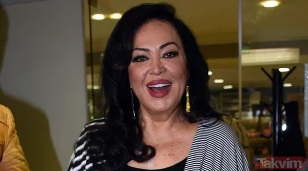 Burcu Özberk derin göğüs dekoltesi ile boy gösterdi! “Tatilin ilk günü” dedi kayalıklarda poz verdi sosyal medya sallandı - 24