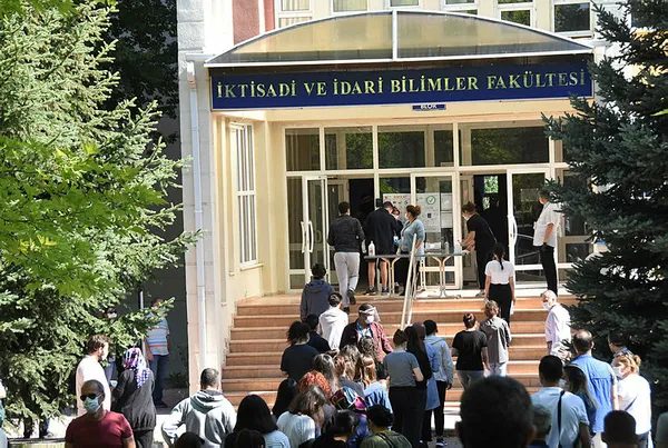 gecen-yil-26-agustostu-yks-tercih-sonuclari-neden-aciklanmadi-universite-tercih-sonuclari-saat-kacta-aciklanir-1629987967857.jpg Geçen yıl 26 Ağustos’tu! YKS tercih sonuçları neden açıklanmadı? Üniversite tercih sonuçları saat kaçta açıklanır?-2