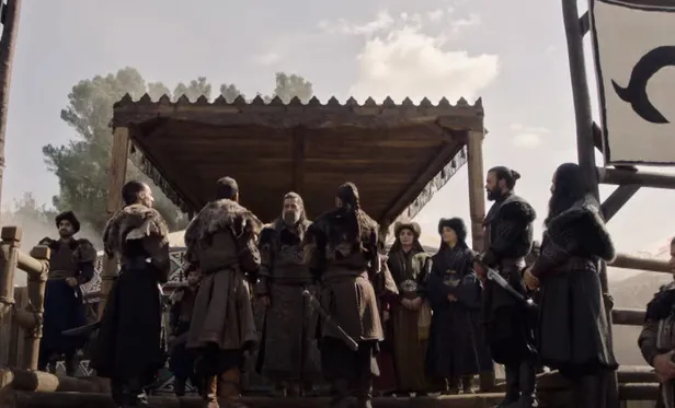 alparslan-buyuk-selcukluda-herkes-yuvadan-tek-tek-ayrilmisti-bakin-koca-kadrodan-geriye-bir-tek-kim-kaldi-1635774731829.jpg Bakın koca kadrodan geriye bir tek kim kaldı! Alparslan Uyanış Büyük Selçuklu'da tamı tamına 20 ayrılık!-5