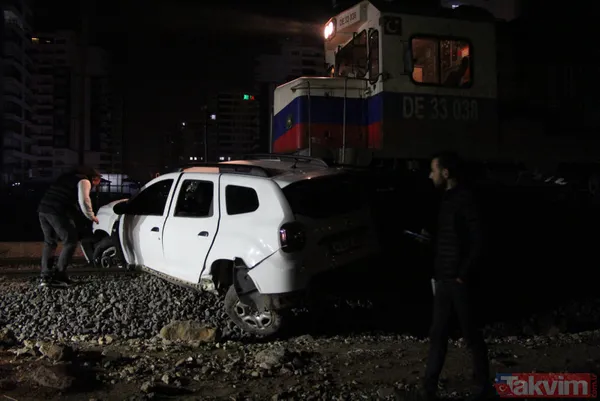 150 metre sürüklendi! Hemzemin geçitte kaza: Yük treni otomobile çarptı - 4