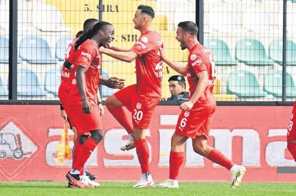 1699140124813.jpeg Galatasaray'ın kaptanı Muslera Bayern maçında forma giyecek mi? Beklenen haber geldi...-6