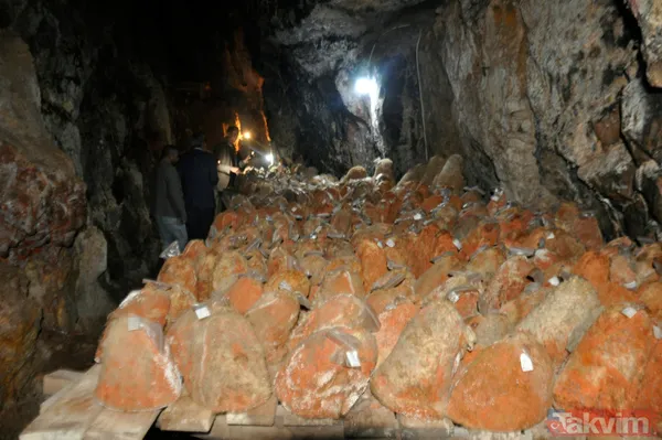 Karaman'da yerin 36 metre derinliğindeki mağarada 5 ay bekletilen Divle obruk peyniri çıkarılmadan yüzde 80'i satılıyor - 13