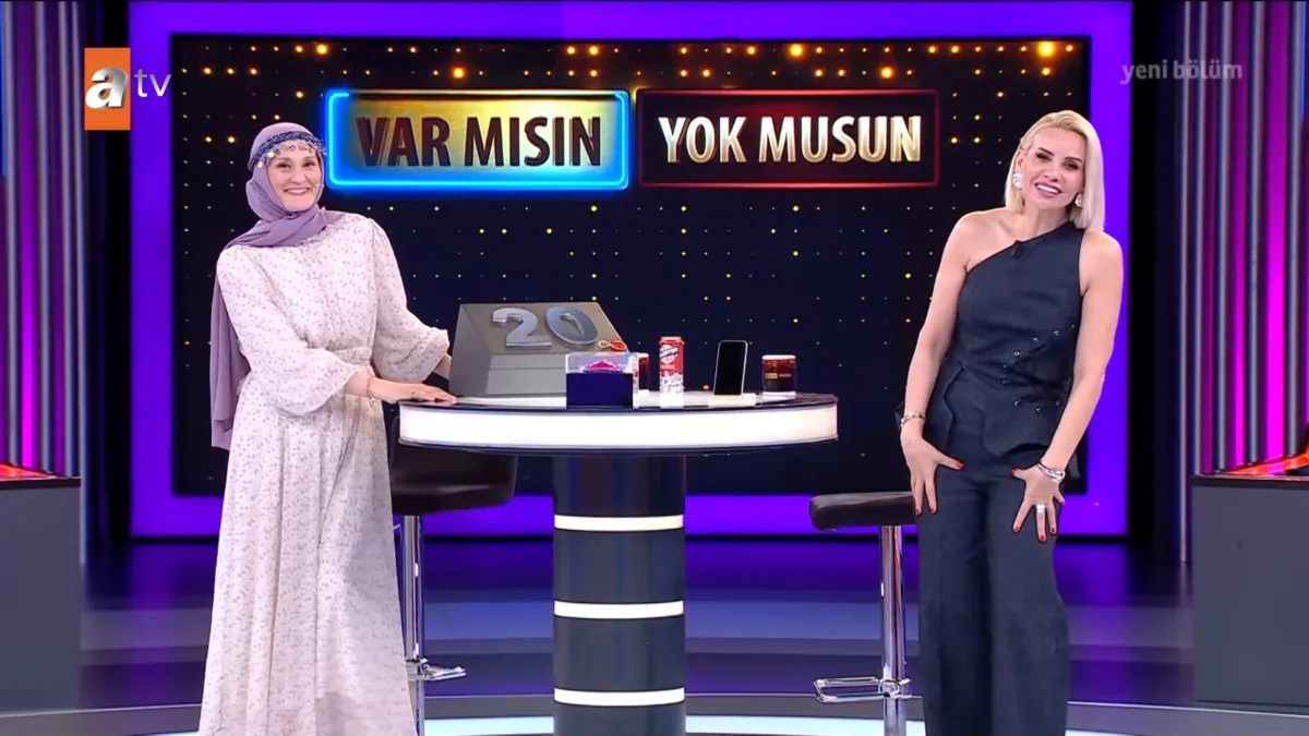 1785357264773.png Murat abinin kutulara para koklatması stüdyoyu kırdı geçirdi: Günün yarışmacısı Trabzonlu Tuğçe yarışmadan büyük ödülle ayrıldı-3