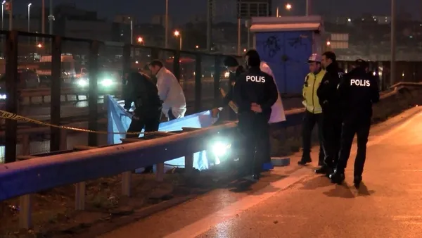 esenlerde-feci-kaza-otomobilin-carptigi-yaya-olay-yerinde-can-verdi-1669786542049.jpg Esenler'de feci kaza: Otomobilin çarptığı yaya olay yerinde can verdi-5