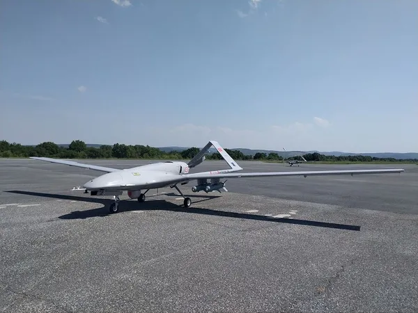 rusya-tehdidine-karsi-turk-sihalarindan-duvar-1662383691653.jpg Rusya tehdidine karşı Türk SİHA'larından duvar-4