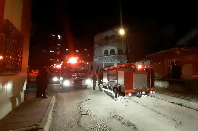 Çorum'da metruk binada yangın! Mahalleli sokağa döküldü