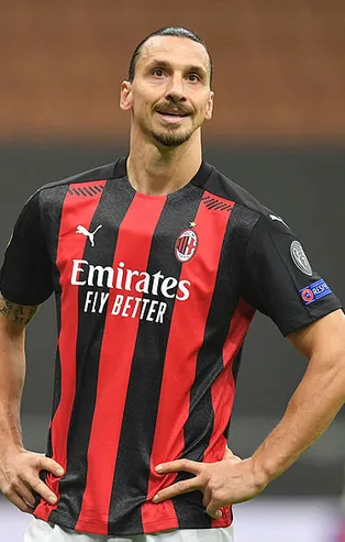 AC Milan'in İsveçli süper yıldızı Zlatan Ibrahimovic tüm takım arkadaşlarına PlayStation 5 hediye etti