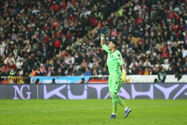 Sivas maçında sakatlanan Muslera sezonu kapatabilir! Fernando Muslera'nın yerine İrfan Can Eğribayat geliyor-7