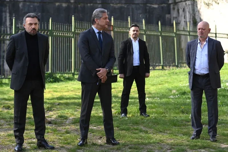 ben-bu-cihana-sigmazamin-63-bolumune-dair-detaylar-ortaya-cikti-erman-koseye-sikisiyor-1711958052247.jpg Ben Bu Cihana Sığmazam’ın 63. bölümüne dair detaylar ortaya çıktı: Erman köşeye sıkışıyor!-4