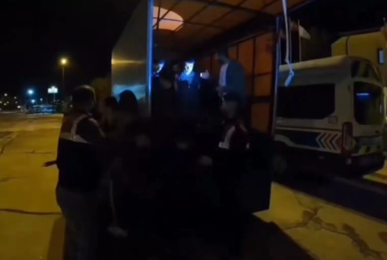 Göç ve göçmen kaçakçılarına operasyon!