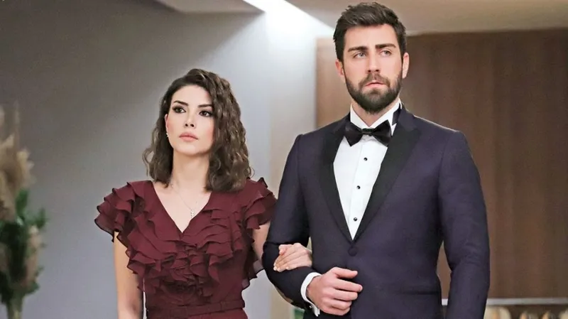 teskilatin-serdariydi-caglar-ertugrul-holywood-yildiziyla-ikiz-cikti-resmen-kopyasiymis-1714723180026.jpg Çağlar Ertuğrul Holywood yıldızının ikizi çıktı! Teşkilat'ın Serdar'ına bakın! Resmen kopyasıymış-5