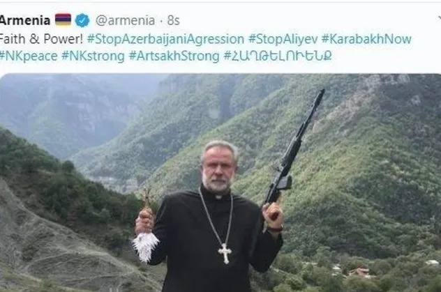 SON DAKİKA: Savaş öncesi silah gösteren Ermeni papazından geri vites: Eğer isterlerse müzakere masasına otururuz