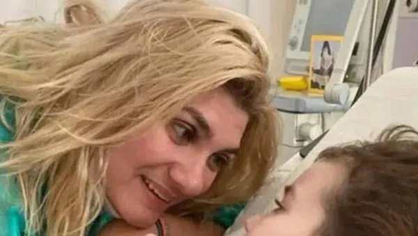 1649929950946.jpeg Yunanistan bu cinayeti konuşuyor! 9 yaşındaki kızını zehirledi ölümünü izleyerek poz verdi! Cani anne hakim karşısında-2