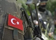 Buzlanma nedeniyle askeri araç devrildi: 2 asker şehit