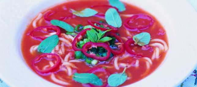 Makarnalı Domates Çorbası Tarifi
