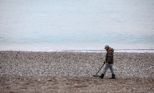 bakin-ne-buldu-3000-lira-harcadi-plajlari-altina-ustune-getirdi-1609325207396.jpg Bakın ne buldu! 3000 lira harcadı plajları altına üstüne getirdi!-4